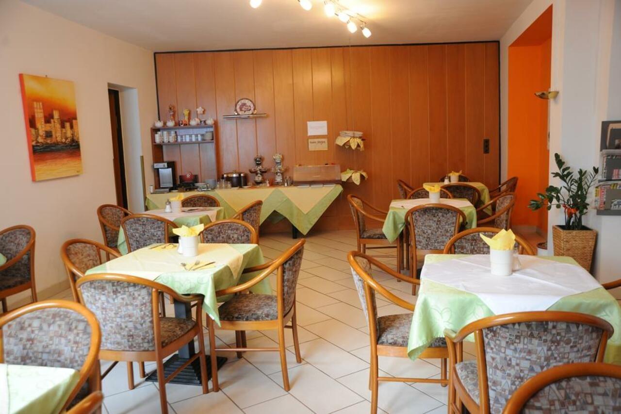 Pension Erlaa Vienna Exterior photo