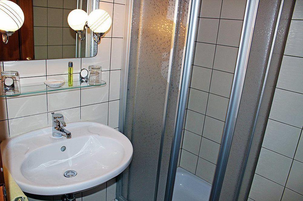Pension Erlaa Vienna Exterior photo