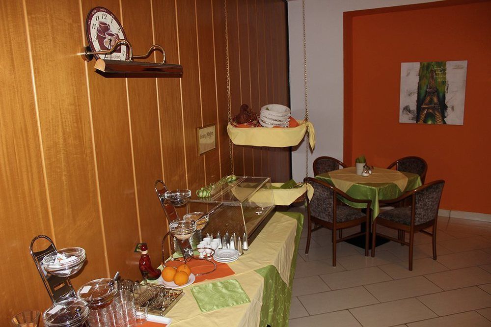 Pension Erlaa Vienna Exterior photo